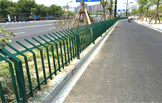 鋅鋼<a href=http://m.nwpz.com.cn target=_blank class=infotextkey>護欄</a>多少錢一米