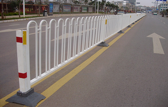 道路<a href=http://m.nwpz.com.cn target=_blank class=infotextkey>護欄</a>廠家