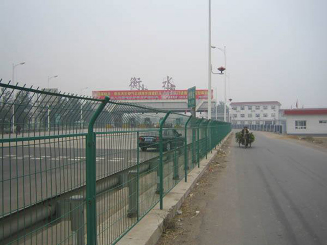 高速<a href=http://m.nwpz.com.cn target=_blank class=infotextkey><a href=http://m.nwpz.com.cn target=_blank class=infotextkey>圍欄</a>網(wǎng)</a>