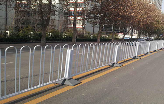 道路馬路<a href=http://m.nwpz.com.cn target=_blank class=infotextkey>護(hù)欄</a>
