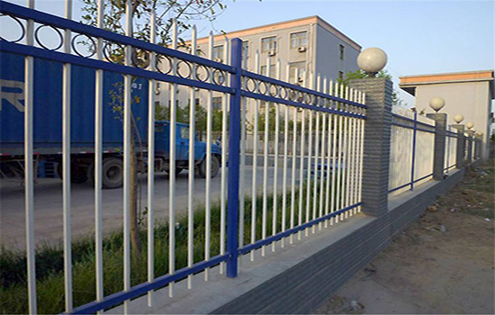 鋅鋼<a href=http://m.nwpz.com.cn target=_blank class=infotextkey>護(hù)欄</a>價格