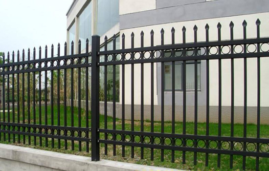 鋅鋼<a href=http://m.nwpz.com.cn target=_blank class=infotextkey>護(hù)欄</a>廠家