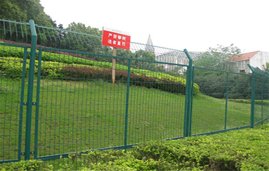 防翻越<a href=http://m.nwpz.com.cn target=_blank class=infotextkey>圍欄</a>