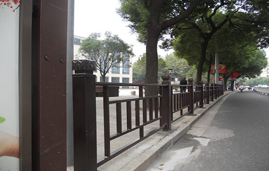 人行道隔離<a href=http://m.nwpz.com.cn target=_blank class=infotextkey>護(hù)欄</a>
