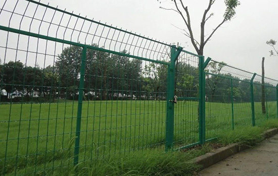 鐵絲網<a href=http://m.nwpz.com.cn target=_blank class=infotextkey>圍欄</a>批發(fā)