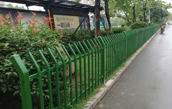 綠化帶隔離<a href=http://m.nwpz.com.cn target=_blank class=infotextkey>護欄</a>