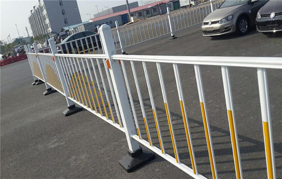 機非隔離<a href=http://m.nwpz.com.cn target=_blank class=infotextkey>護欄</a>