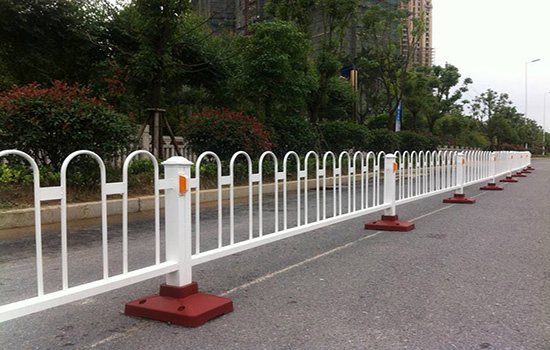 交通設(shè)施<a href=http://m.nwpz.com.cn target=_blank class=infotextkey>護欄</a>