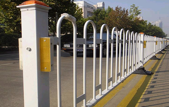 京式道路<a href=http://m.nwpz.com.cn target=_blank class=infotextkey>護欄</a>