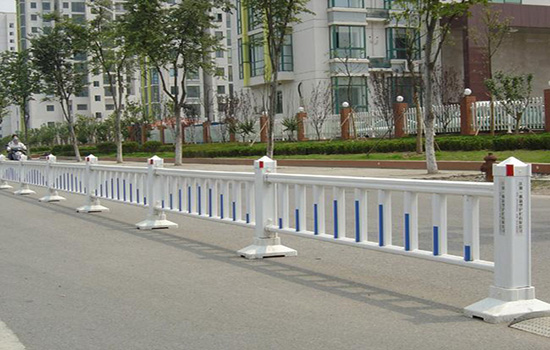 道路隔離<a href=http://m.nwpz.com.cn target=_blank class=infotextkey>護欄</a>