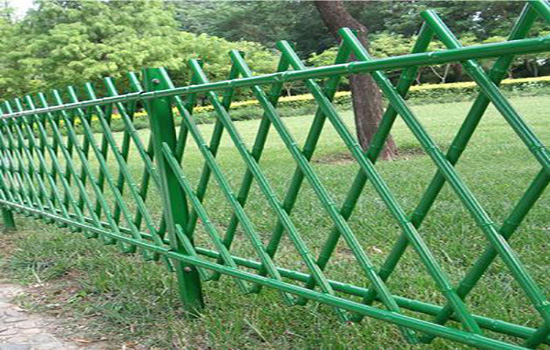 仿竹<a href=http://m.nwpz.com.cn target=_blank class=infotextkey>護(hù)欄</a>